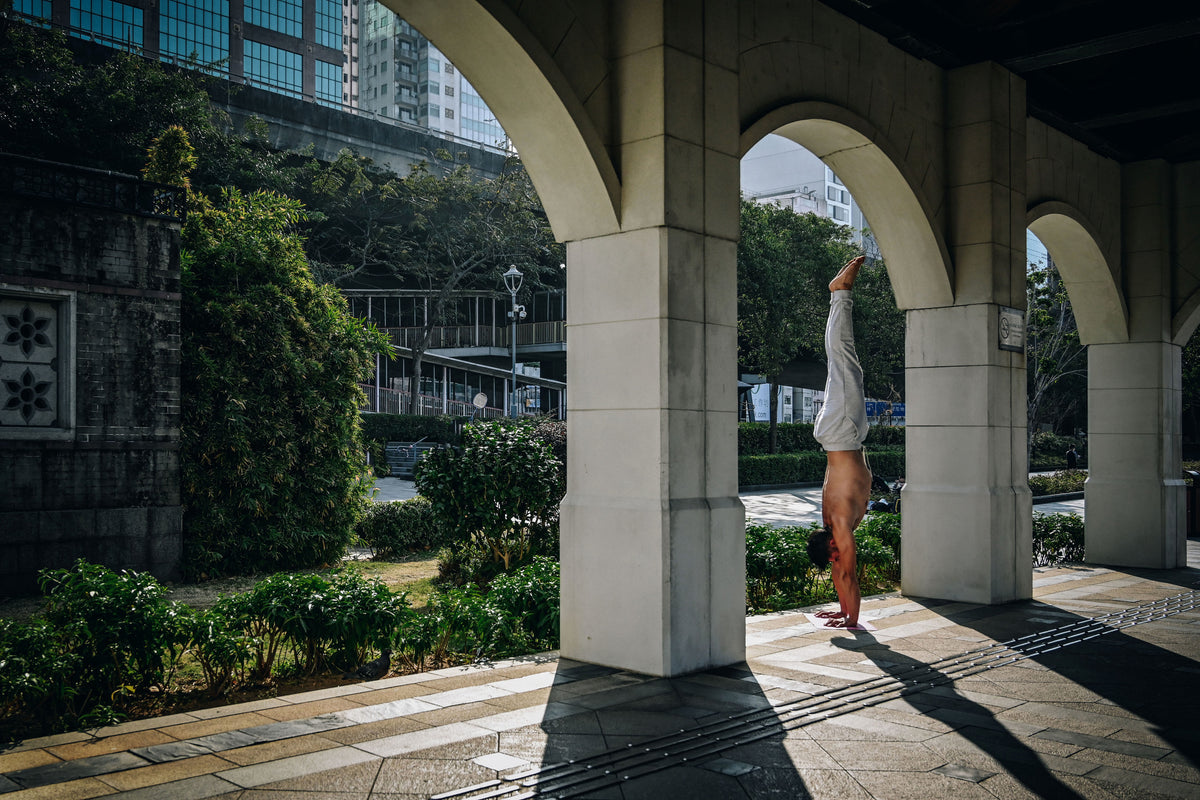 Perfecting your Grip and Alignment in Your Handstand Practice – Erthe Life