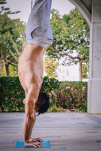 Load image into Gallery viewer, Erthe Life Handstand Training Blocks &amp; Mat Starter Kit (Bamboo/Blue Bundle)